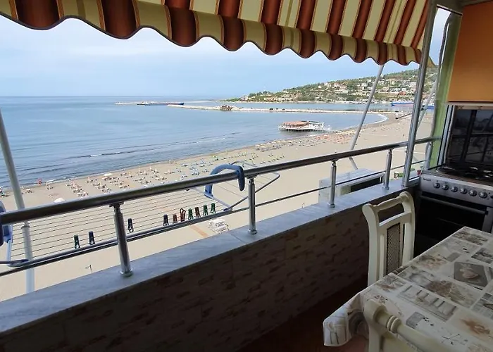Sea View Apartment *